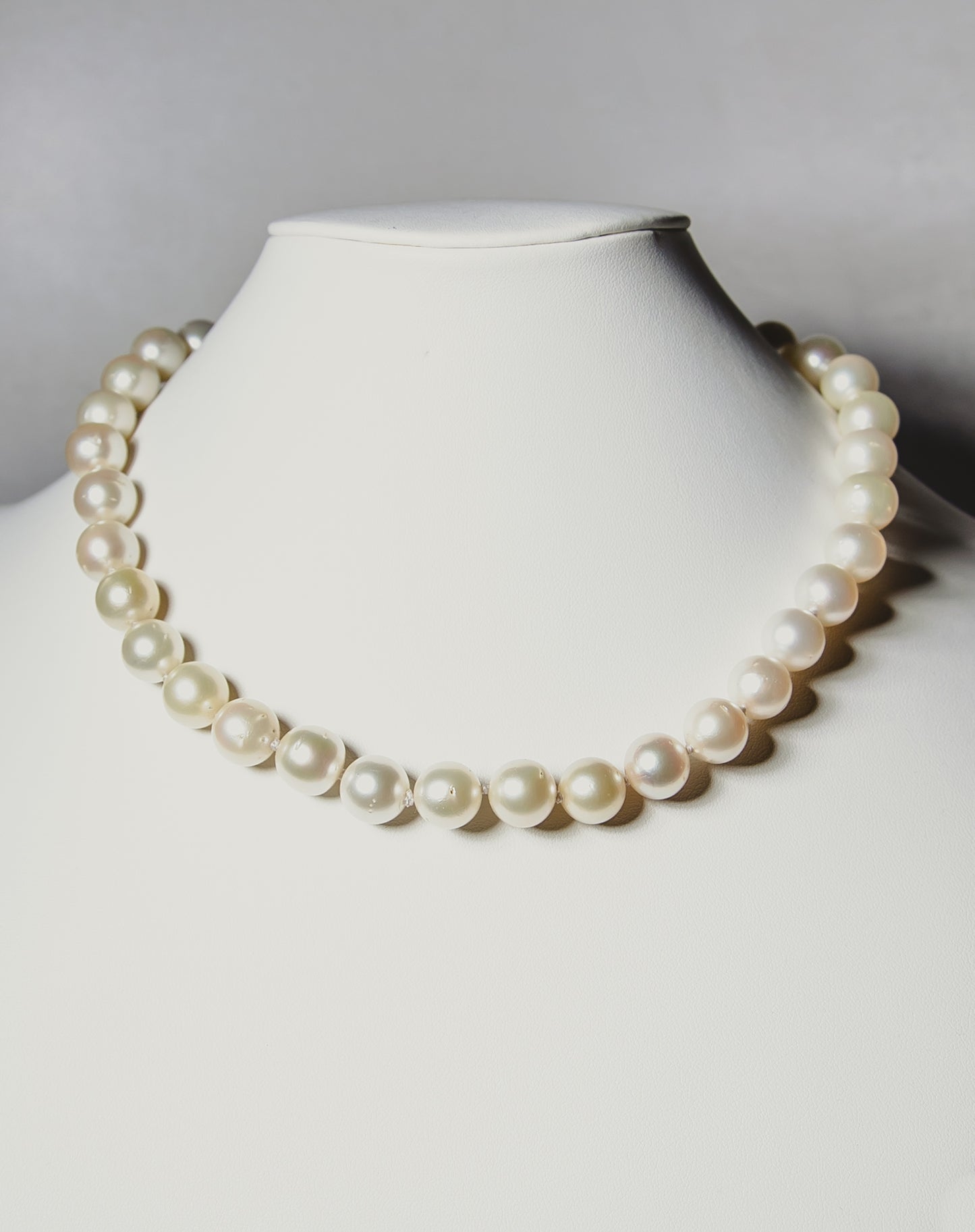 White South Sea Pearl Necklace