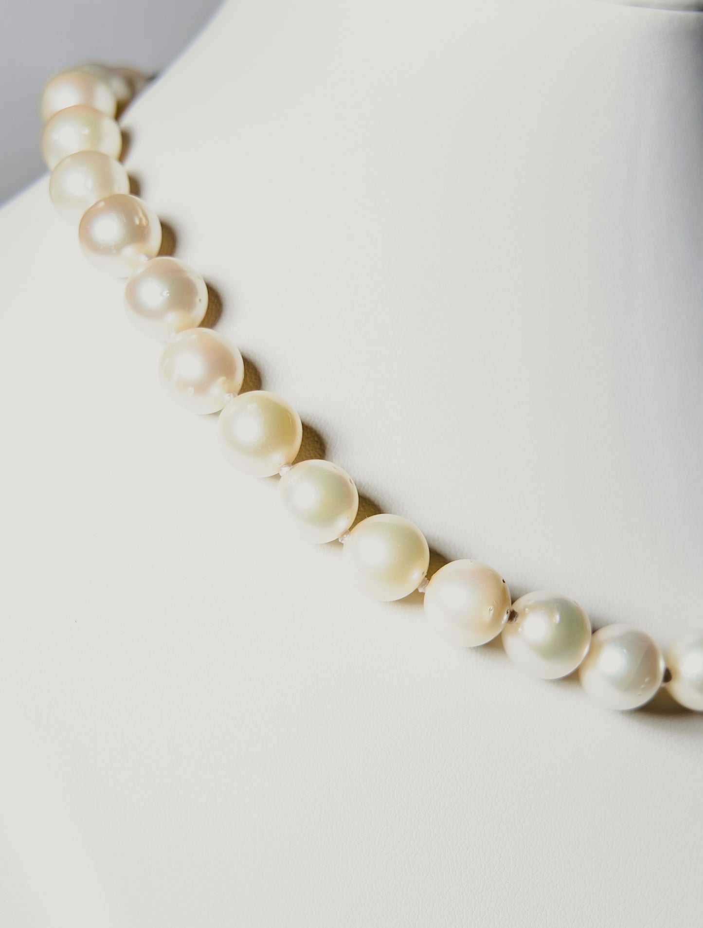 White South Sea Pearl Necklace