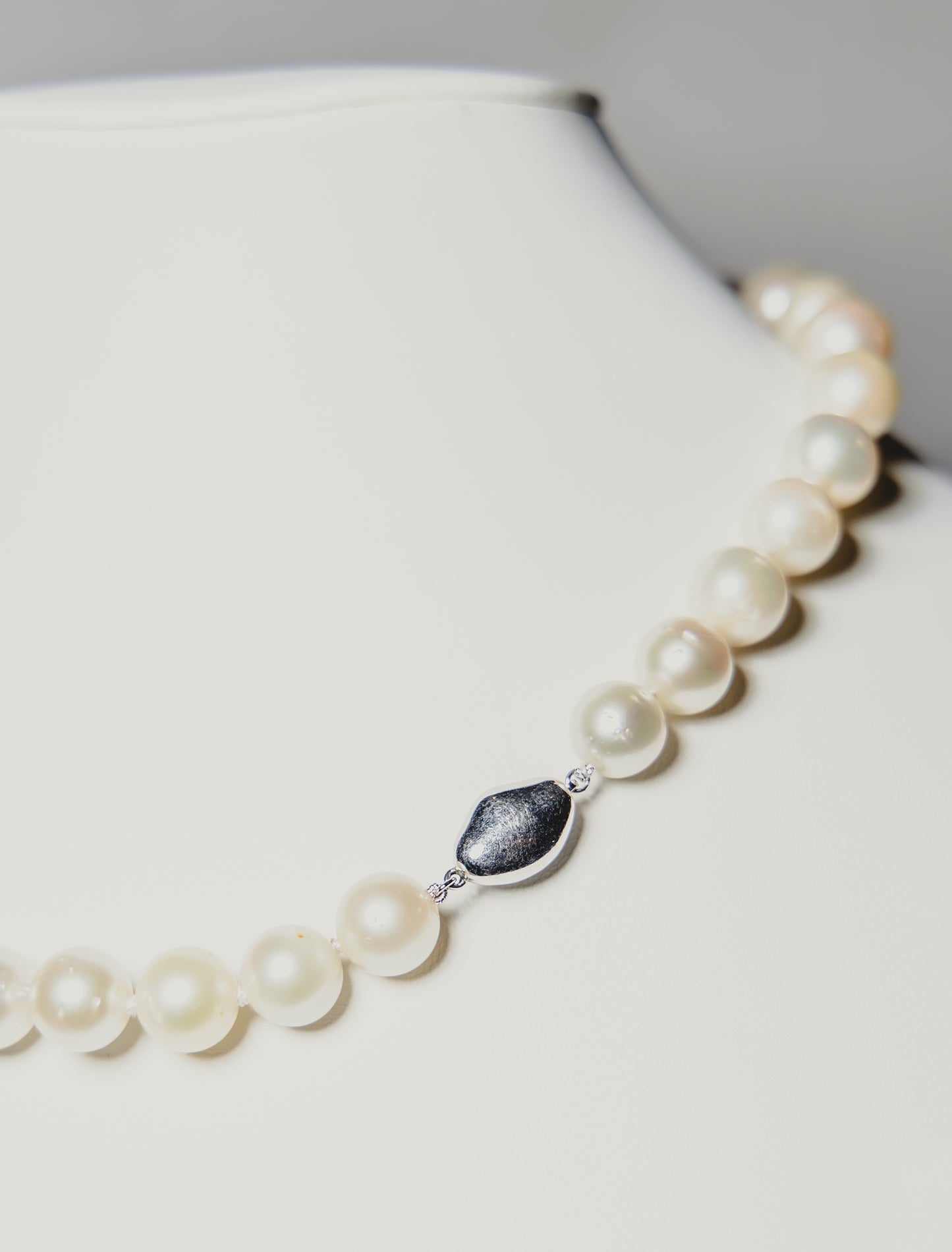 White South Sea Pearl Necklace